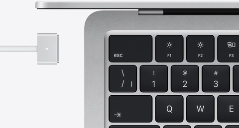 MacBook Air argent et câble MagSafe assorti