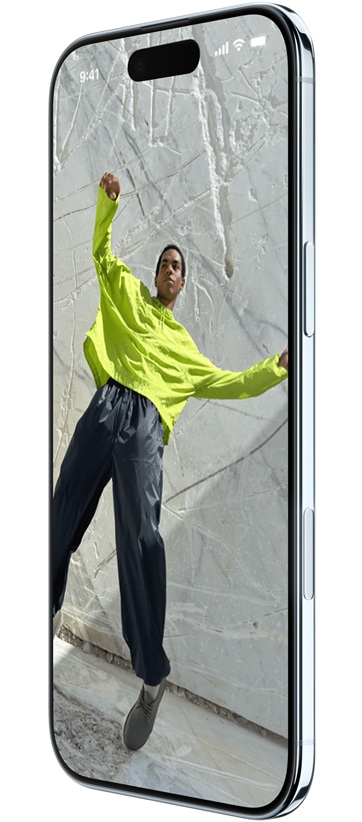 iPhone Air, μπροστινή εξωτερική όψη, πλαΐνή εξωτερική όψη, με Χάρτες, Μουσική και apps Apple TV+, και δείχνει τη λειτουργία Εναλλαγή εφαρμογών σε χρήση