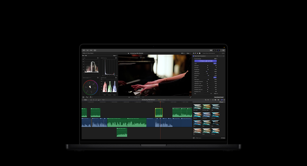 MacBook Pro 14, Pengeditan video musik, seorang perempuan sedang bermain gitar di sofa, judul video adalah Introducing Allie Sherlock