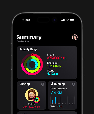 iPhone 17, Fitness summary, Activity rings, Move, Exercise, and Stand metrics, activity sharing with friends, weekly Running stats