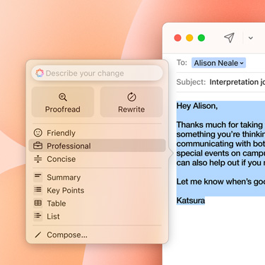 Yrityssähköposti, jossa on Apple Intelligence ‑prompti.